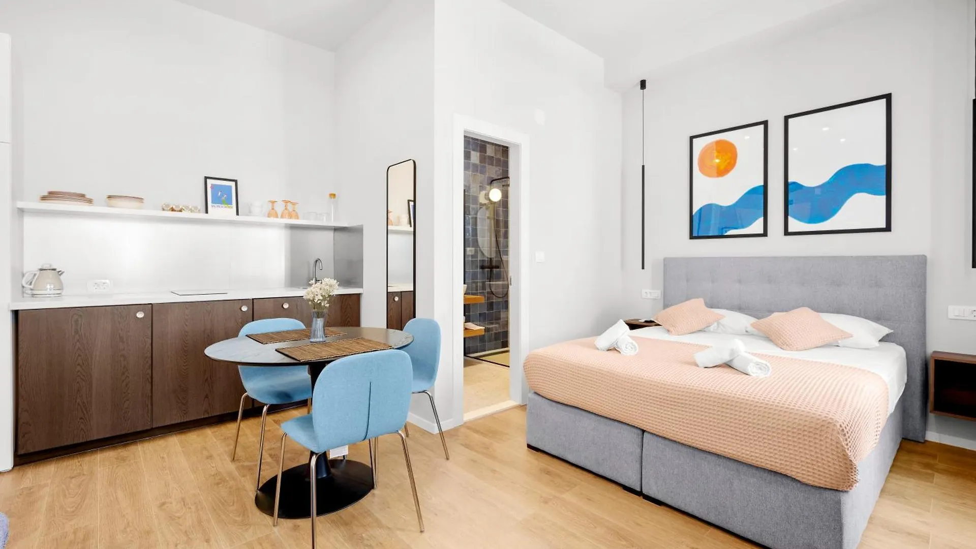 Modern Rooms Maja&Inka Split